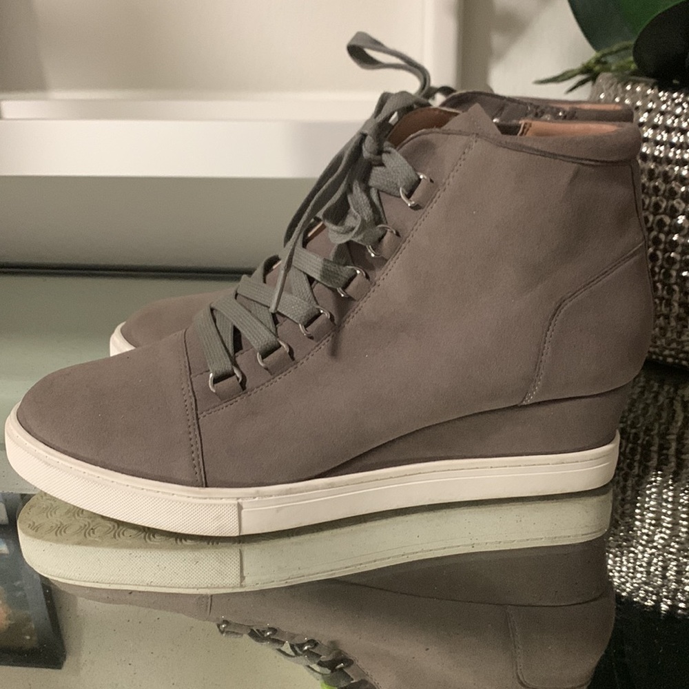 L. Paolo laced wedge bootie 8M